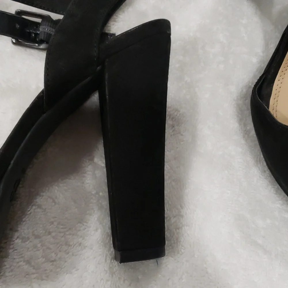 Gianni Bini Black platform chunky heel. Size 8.5M